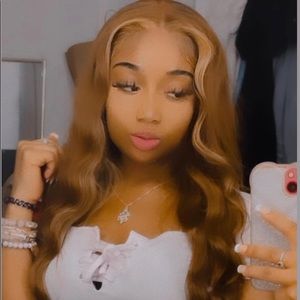 Meet your Posher, Mya